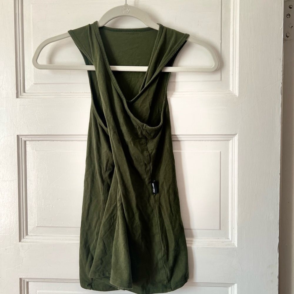 Free Label Tank Top Medium - Picture 2 of 3